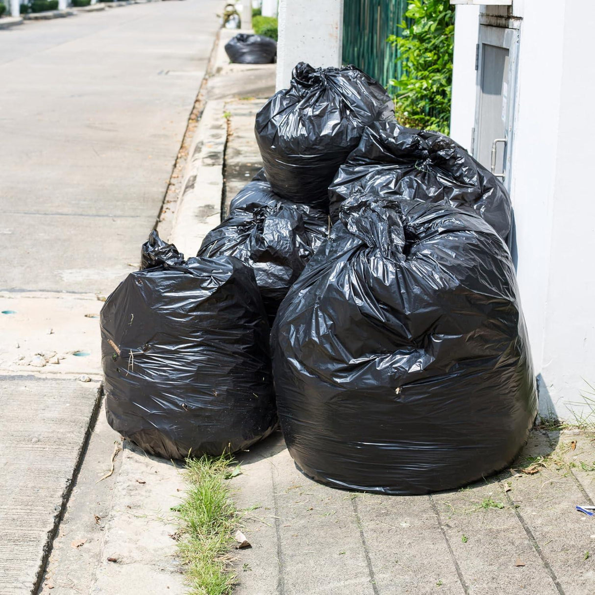 Singhal 120 Micron 18x21 Inch Garbage Bags | Pack of 25 | Medium size, durable plastic trash bags for kitchens, offices, warehouses, restaurants, and hotels - Singhal Mart