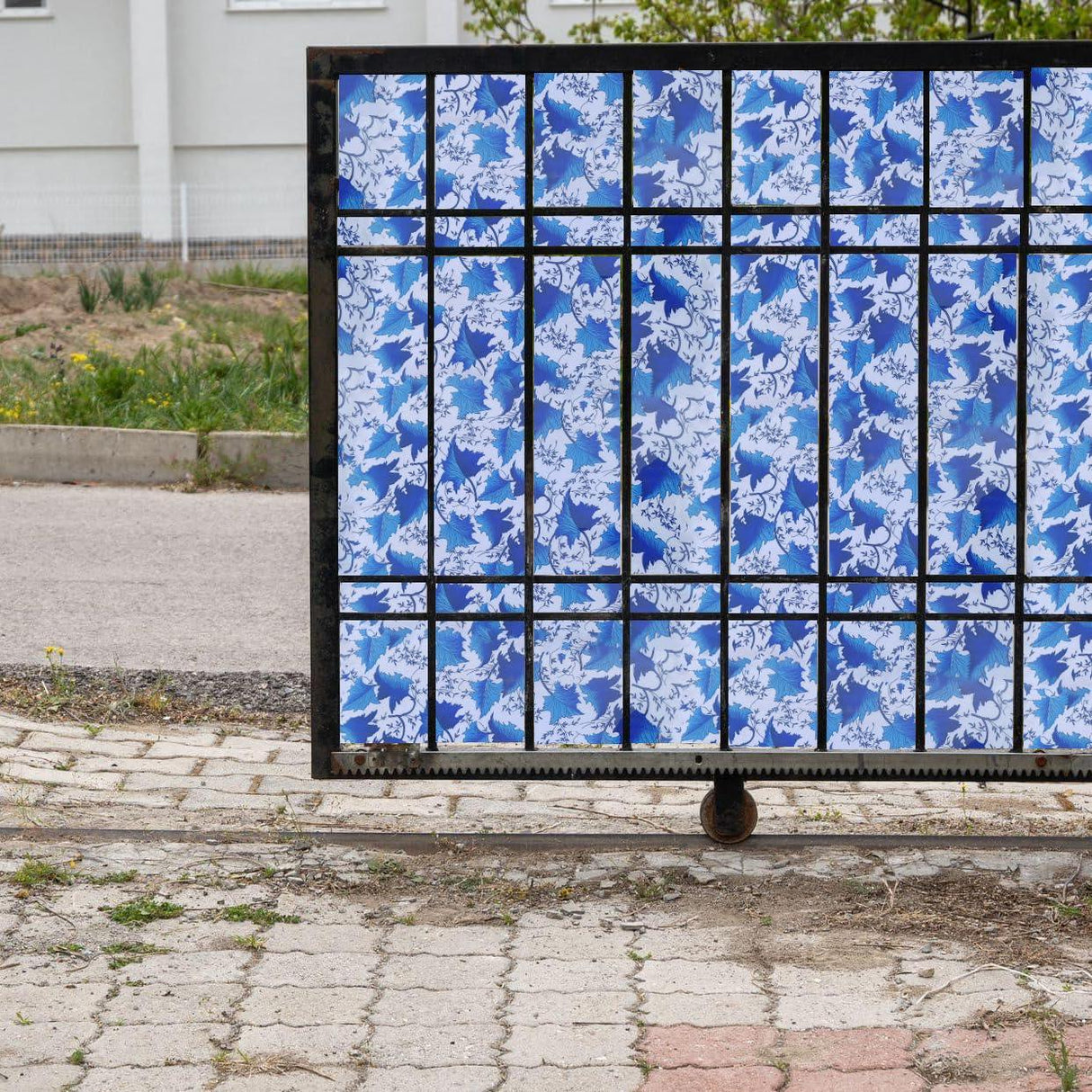 UV-Resistant Polypropylene Gate cover Sheet – 3x15 ft, Floral Design. Durable grill and balcony covering sheet for privacy and safety. - Singhal Mart